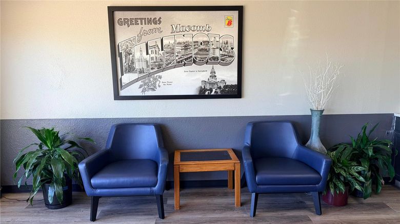 <b>Super 8 Macomb Lobby</b>. Images powered by <a href="https://iceportal.shijigroup.com/" title="IcePortal" target="_blank">IcePortal</a>.