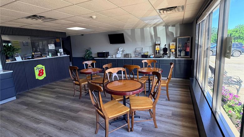 <b>Super 8 Macomb Restaurant</b>. Images powered by <a href="https://iceportal.shijigroup.com/" title="IcePortal" target="_blank">IcePortal</a>.