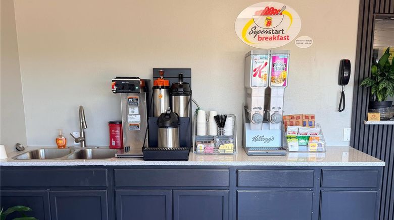 <b>Super 8 Macomb Other</b>. Images powered by <a href="https://iceportal.shijigroup.com/" title="IcePortal" target="_blank">IcePortal</a>.