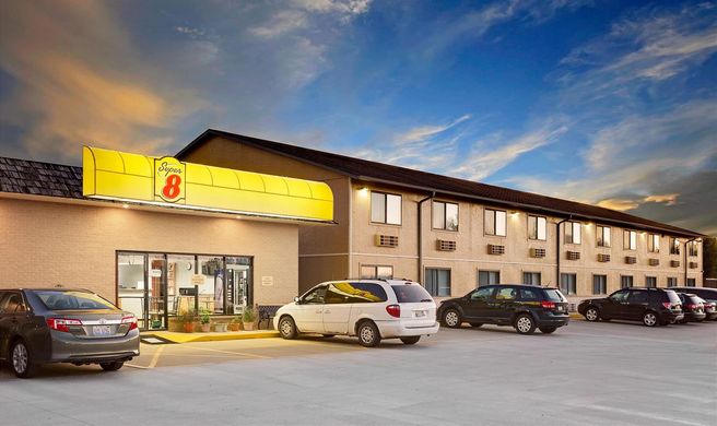 Super 8 Macomb Exterior
