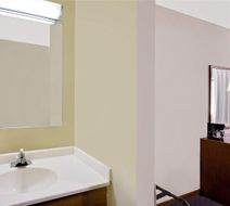 Super 8 Macomb Room
