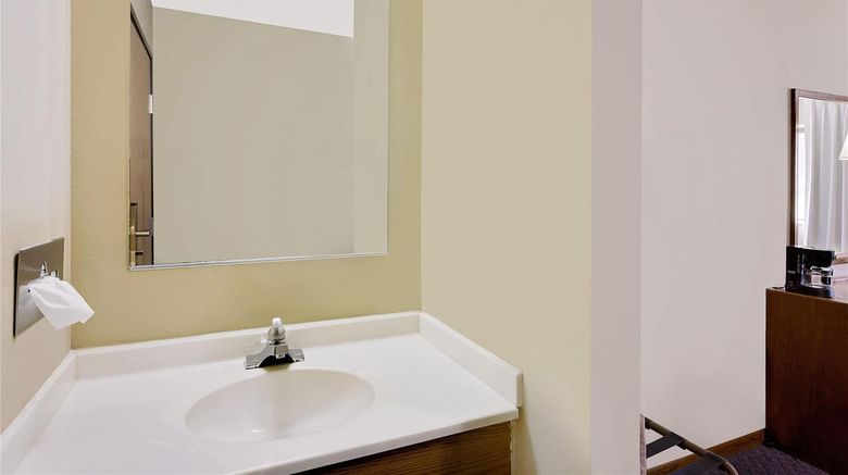 <b>Super 8 Macomb Room</b>. Images powered by <a href="https://iceportal.shijigroup.com/" title="IcePortal" target="_blank">IcePortal</a>.