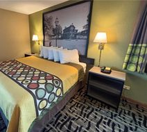 Super 8 McLean/Bloomington SW Room
