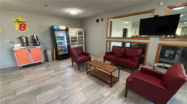 Super 8 McLean/Bloomington SW Lobby