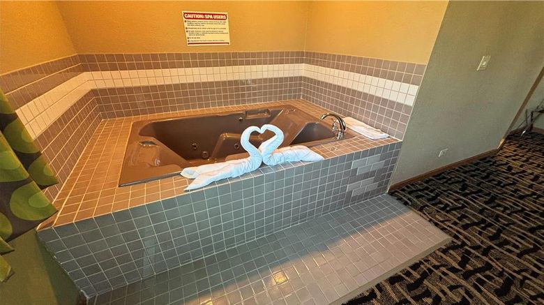 <b>Super 8 McLean/Bloomington SW Room</b>. Images powered by <a href="https://iceportal.shijigroup.com/" title="IcePortal" target="_blank">IcePortal</a>.