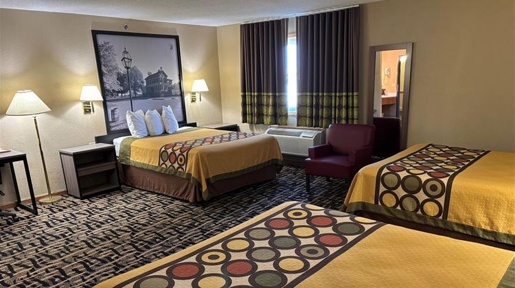 Super 8 McLean/Bloomington SW Room