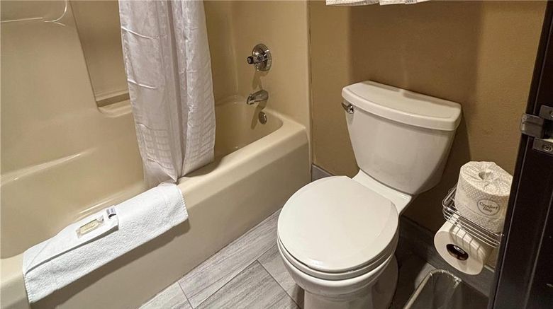 <b>Super 8 McLean/Bloomington SW Room</b>. Images powered by <a href="https://iceportal.shijigroup.com/" title="IcePortal" target="_blank">IcePortal</a>.