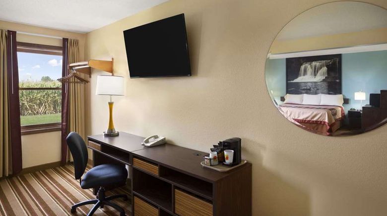 <b>Super 8 Mattoon Suite</b>. Images powered by <a href="https://iceportal.shijigroup.com/" title="IcePortal" target="_blank">IcePortal</a>.
