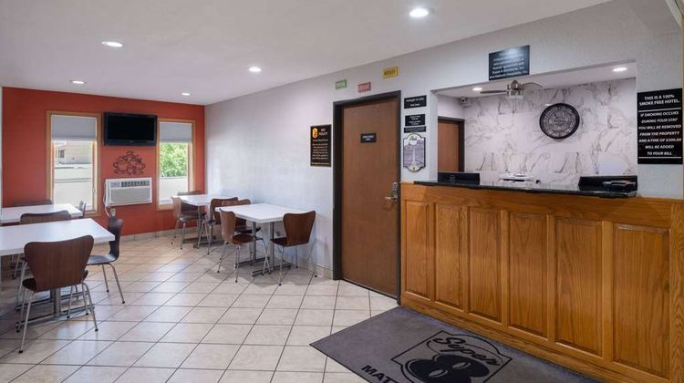 Super 8 Mattoon Lobby