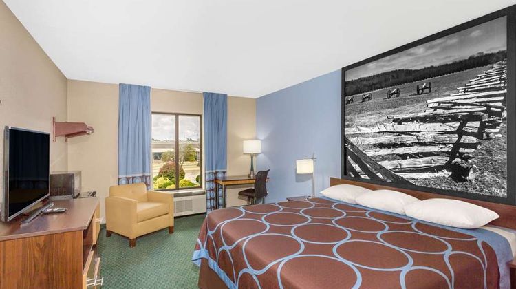 Super 8 Bentonville Room