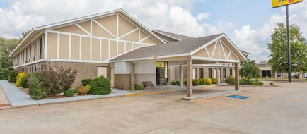 Super 8 Bentonville Exterior