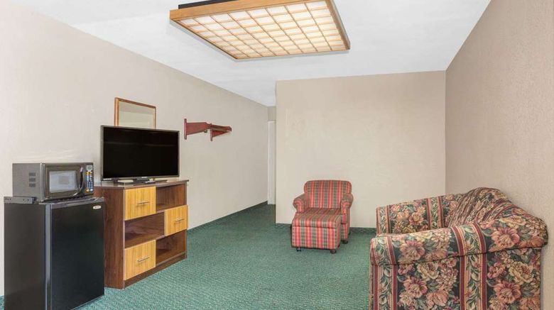 <b>Super 8 Bentonville Room</b>. Images powered by <a href="https://iceportal.shijigroup.com/" title="IcePortal" target="_blank">IcePortal</a>.