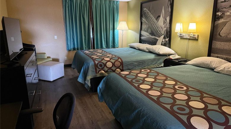 <b>Super 8 Mendota Room</b>. Images powered by <a href="https://iceportal.shijigroup.com/" title="IcePortal" target="_blank">IcePortal</a>.