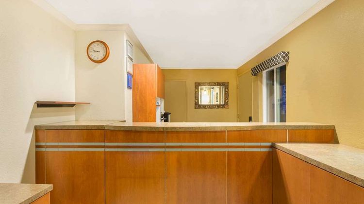 Super 8 Martinez Lobby