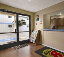 Super 8 Arcata Lobby
