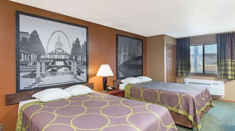 Super 8 Poplar Bluff Missouri Suite