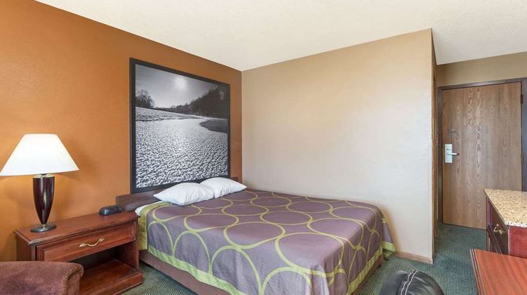 Super 8 Poplar Bluff Missouri Room