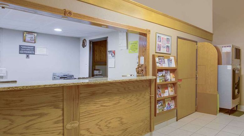 <b>Super 8 Worthington Lobby</b>. Images powered by <a href="https://iceportal.shijigroup.com/" title="IcePortal" target="_blank">IcePortal</a>.