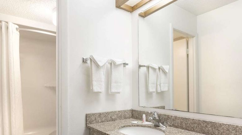 <b>Super 8 Riviera Beach West Palm Beach Room</b>. Images powered by <a href="https://iceportal.shijigroup.com/" title="IcePortal" target="_blank">IcePortal</a>.