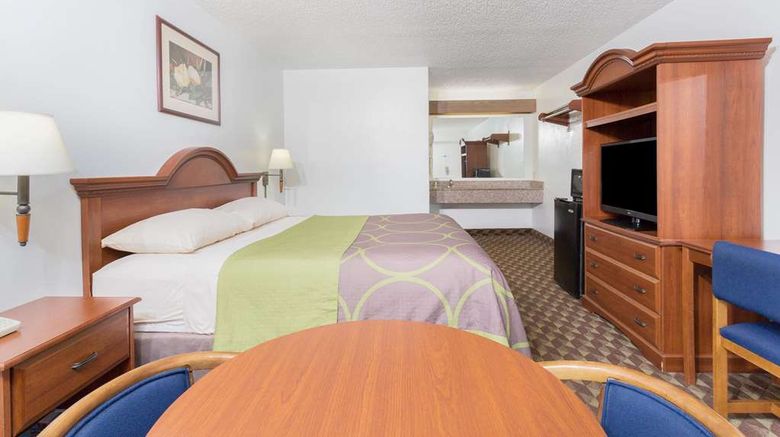 <b>Super 8 Riviera Beach West Palm Beach Room</b>. Images powered by <a href="https://iceportal.shijigroup.com/" title="IcePortal" target="_blank">IcePortal</a>.