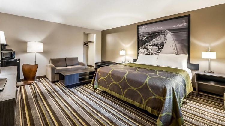 Super 8 Riviera Beach West Palm Beach Suite