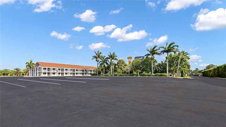 Super 8 Riviera Beach West Palm Beach Exterior