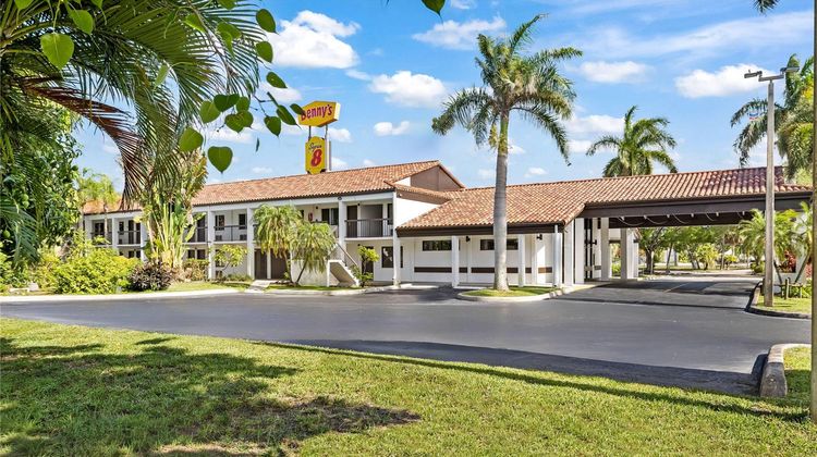 Super 8 Riviera Beach West Palm Beach Exterior