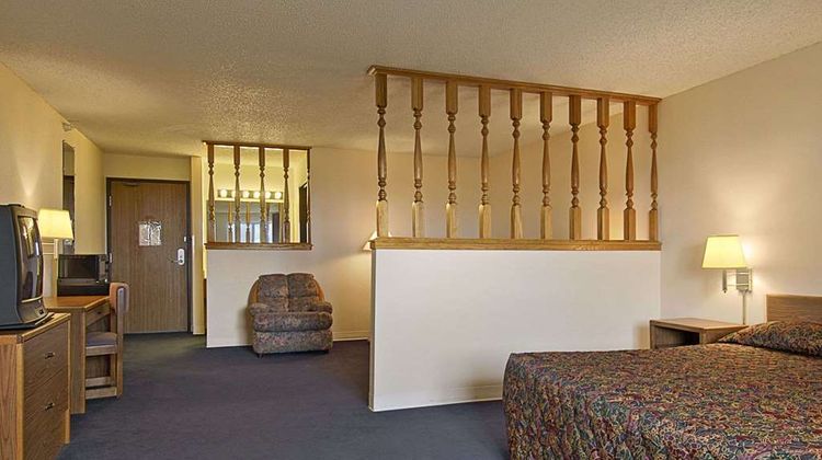 Super 8 Pendleton Room