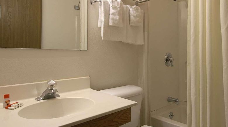 <b>Super 8 Pendleton Room</b>. Images powered by <a href="https://iceportal.shijigroup.com/" title="IcePortal" target="_blank">IcePortal</a>.