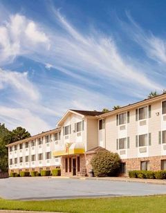 Super 8 by Wyndham Fayetteville