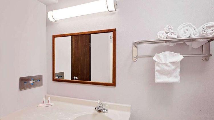 Super 8 by Wyndham Fayetteville Room
