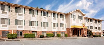 Super 8 by Wyndham Fayetteville Exterior
