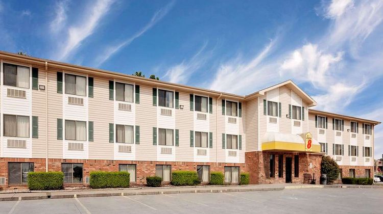Super 8 by Wyndham Fayetteville Exterior