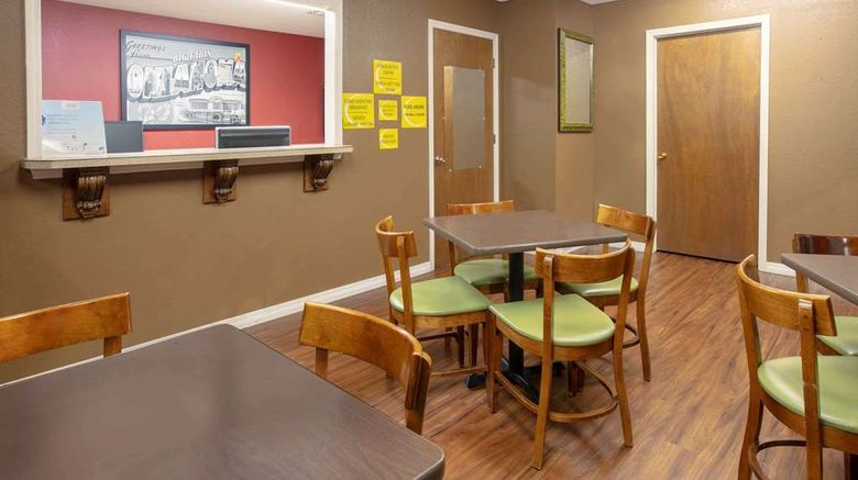<b>Super 8 Big Cabin/Vinita Area Lobby</b>. Images powered by <a href="https://iceportal.shijigroup.com/" title="IcePortal" target="_blank">IcePortal</a>.