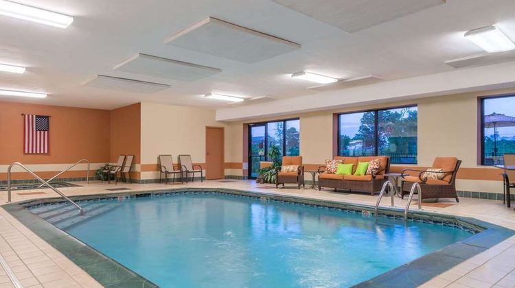 Ramada by Wyndham Catlettsburg/Ashland Pool