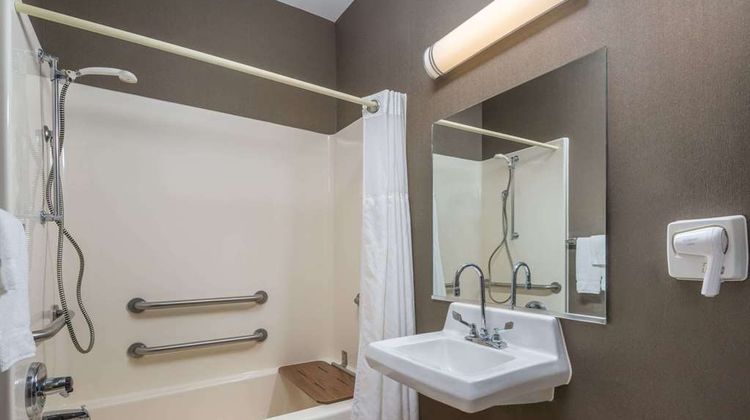 Ramada by Wyndham Catlettsburg/Ashland Room