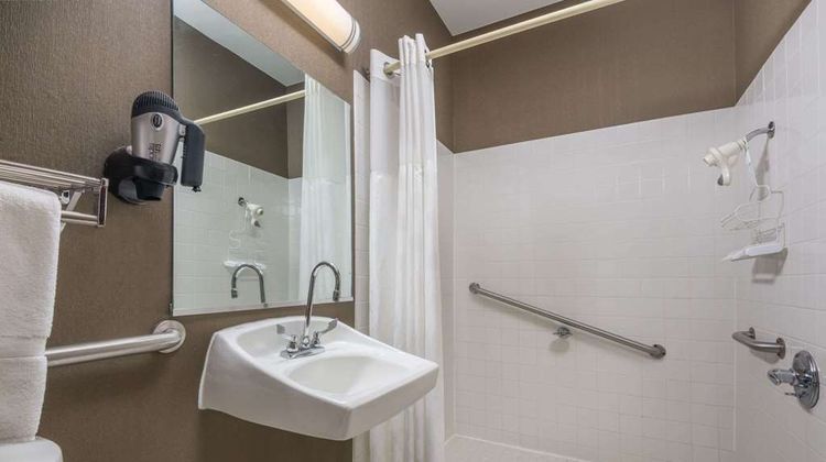 Ramada by Wyndham Catlettsburg/Ashland Room
