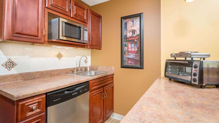 Ramada by Wyndham Catlettsburg/Ashland Suite