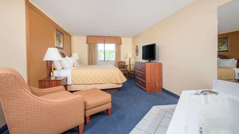 <b>Ramada by Wyndham Catlettsburg/Ashland Suite</b>. Images powered by <a href="https://iceportal.shijigroup.com/" title="IcePortal" target="_blank">IcePortal</a>.
