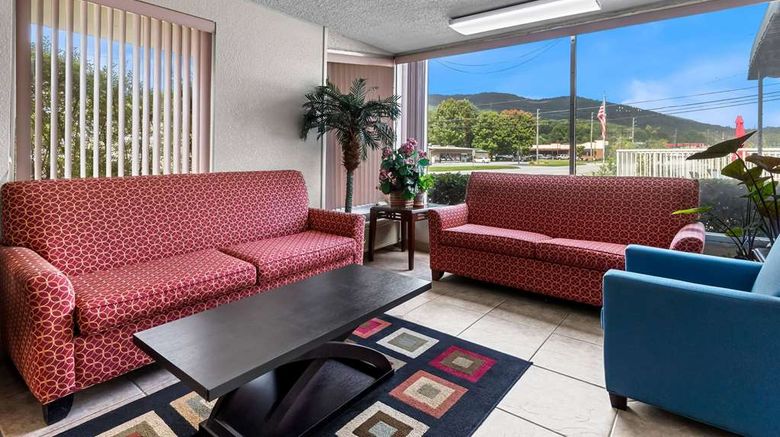 <b>Days Inn Clayton Lobby</b>. Images powered by <a href="https://iceportal.shijigroup.com/" title="IcePortal" target="_blank">IcePortal</a>.