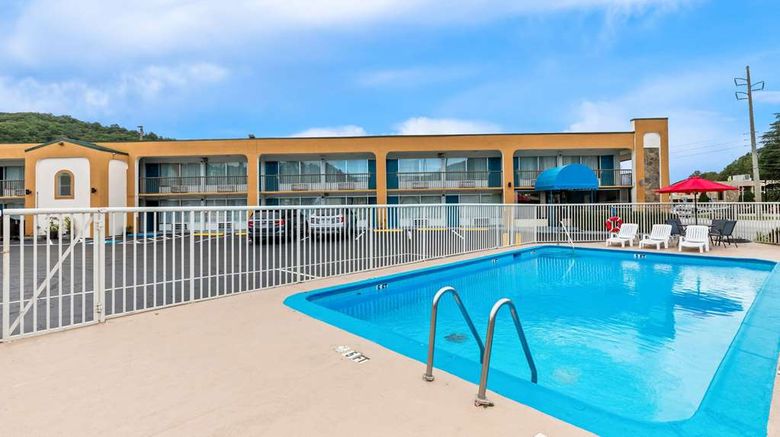 <b>Days Inn Clayton Pool</b>. Images powered by <a href="https://iceportal.shijigroup.com/" title="IcePortal" target="_blank">IcePortal</a>.