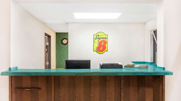 Super 8 Conway Lobby