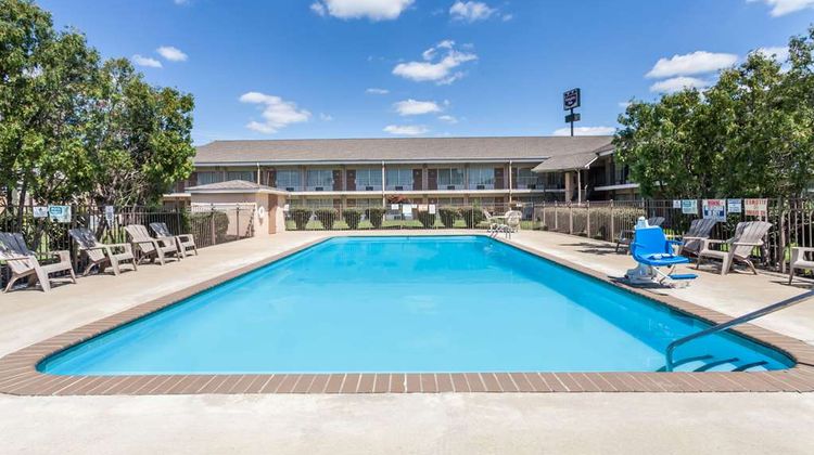 Knights Inn Lebanon Pool