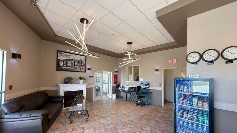<b>Super 8 Medicine Hat Lobby</b>. Images powered by <a href="https://iceportal.shijigroup.com/" title="IcePortal" target="_blank">IcePortal</a>.