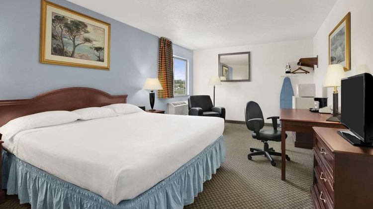 Super 8 Washington Room