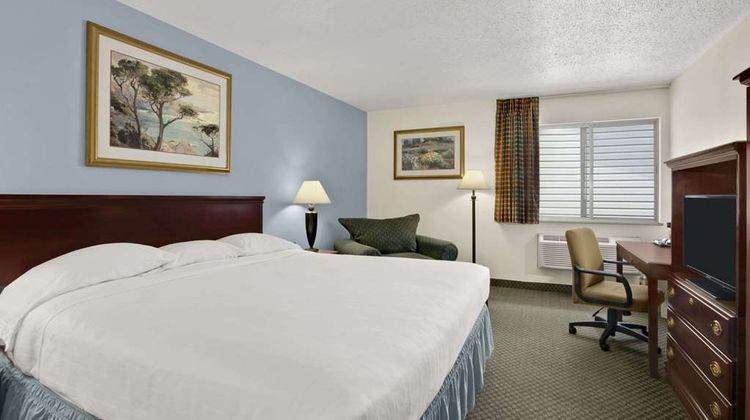 Super 8 Washington Room