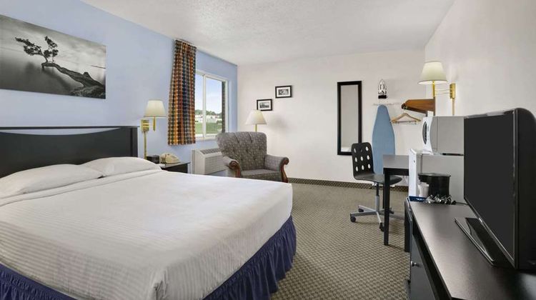 Super 8 Washington Room