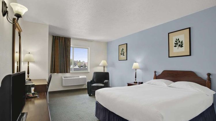 Super 8 Washington Room