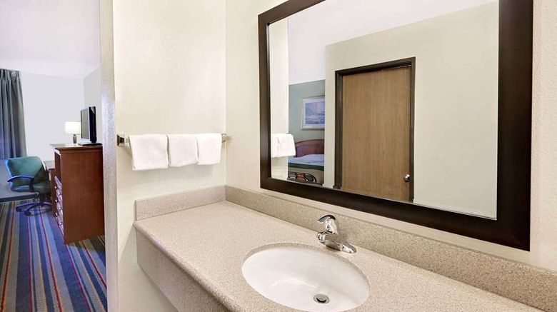 <b>Super 8 Mt. Pleasant Room</b>. Images powered by <a href="https://iceportal.shijigroup.com/" title="IcePortal" target="_blank">IcePortal</a>.