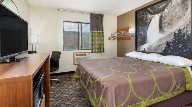 Super 8 Dubois Room